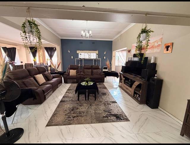 4 BEDROOM HOUSE FOR SALE IN THREE RIVERS